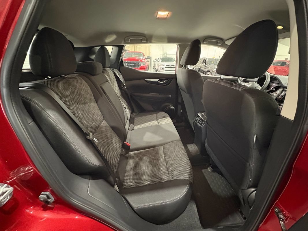 Used 2019 Nissan Rogue Sport SV AWD/4WD image 36