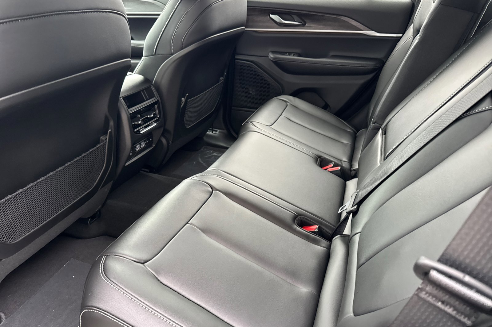 New 2025 Jeep Grand Cherokee Limited w/ Trailer Tow Package image 10