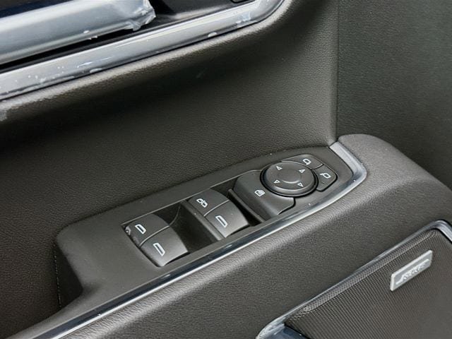 Used 2025 Chevrolet Silverado 1500 LT Trail Boss w/ Convenience Package II AWD/4WD image 19