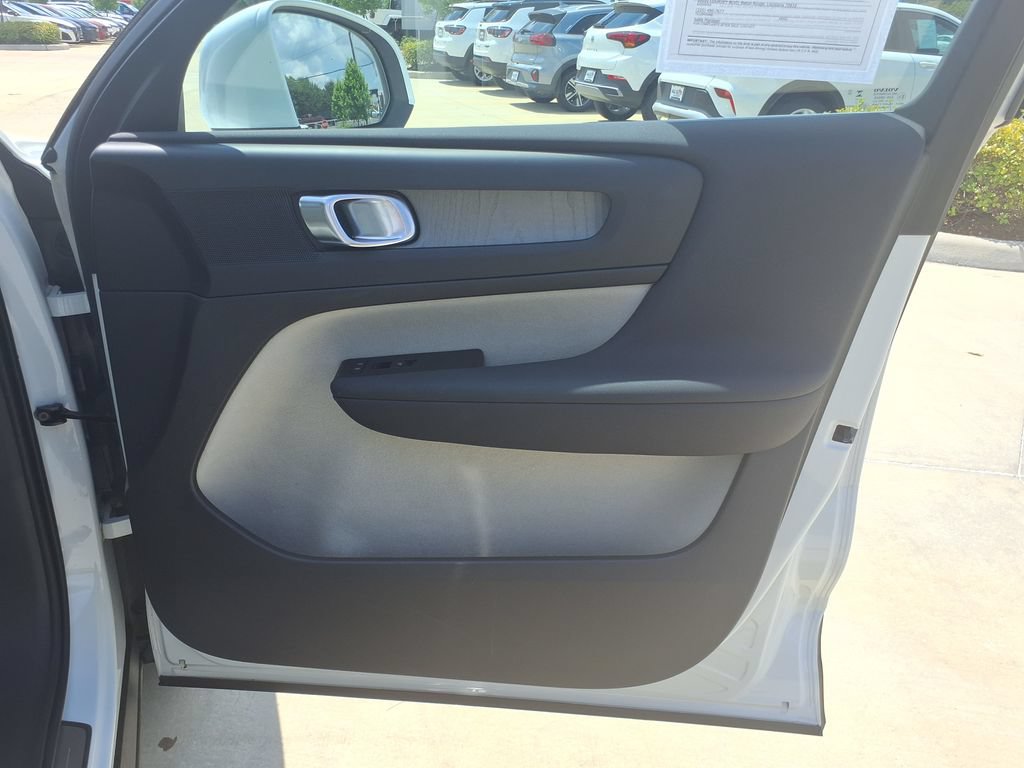 Used 2024 Volvo XC40 B5 Plus AWD/4WD image 22