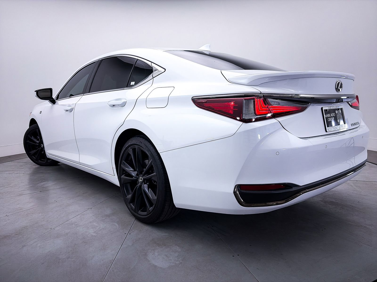 Used 2023 Lexus ES 300h F Sport w/ Accessory Package (Z2) FWD image 2