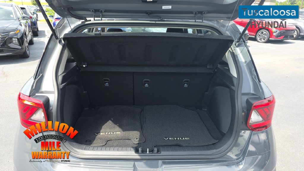 Used 2023 Hyundai Venue SEL FWD image 10