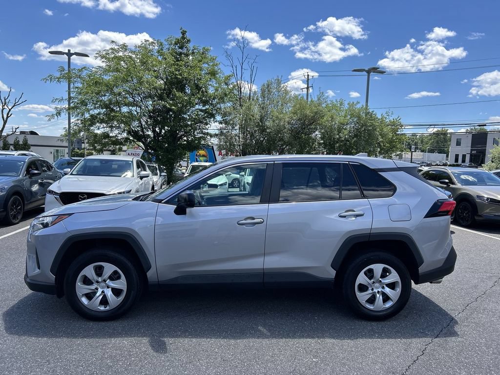 Used 2023 Toyota RAV4 LE AWD/4WD image 5