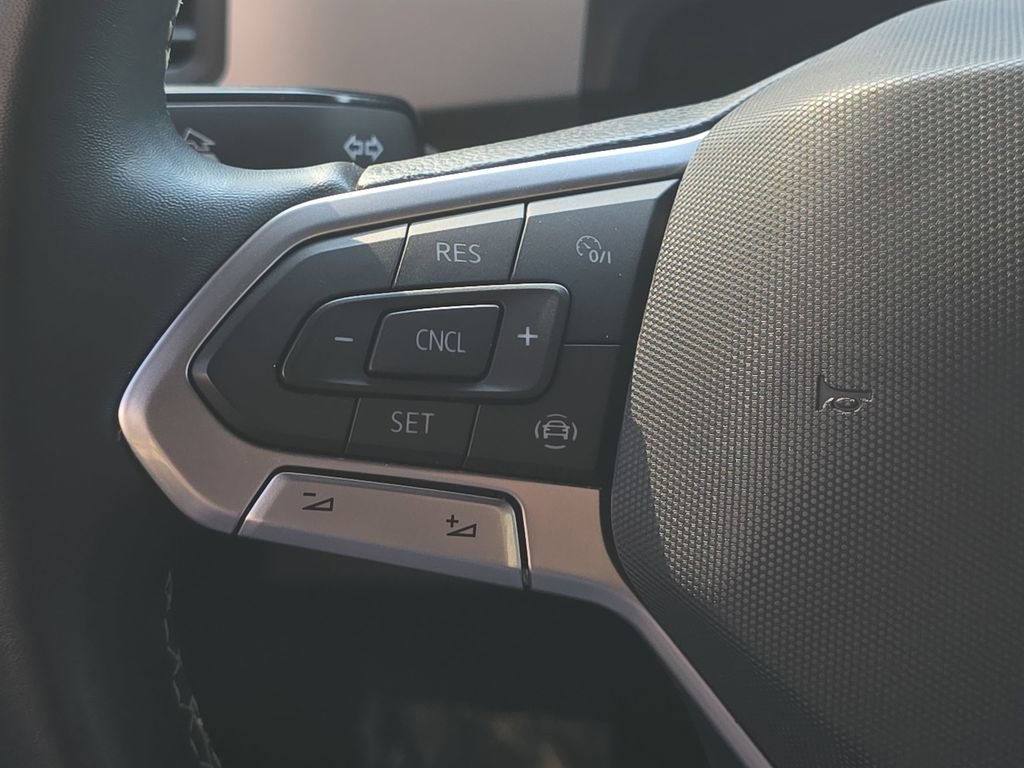 Used 2021 Volkswagen Atlas Cross Sport SE image 17