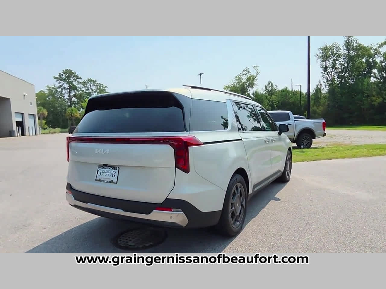 Used 2025 Kia Carnival SX FWD image 31