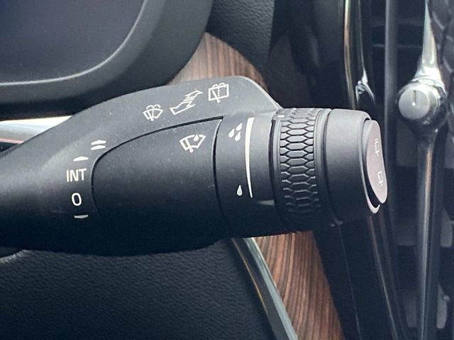 Used 2022 Volvo XC60 B5 Momentum image 23