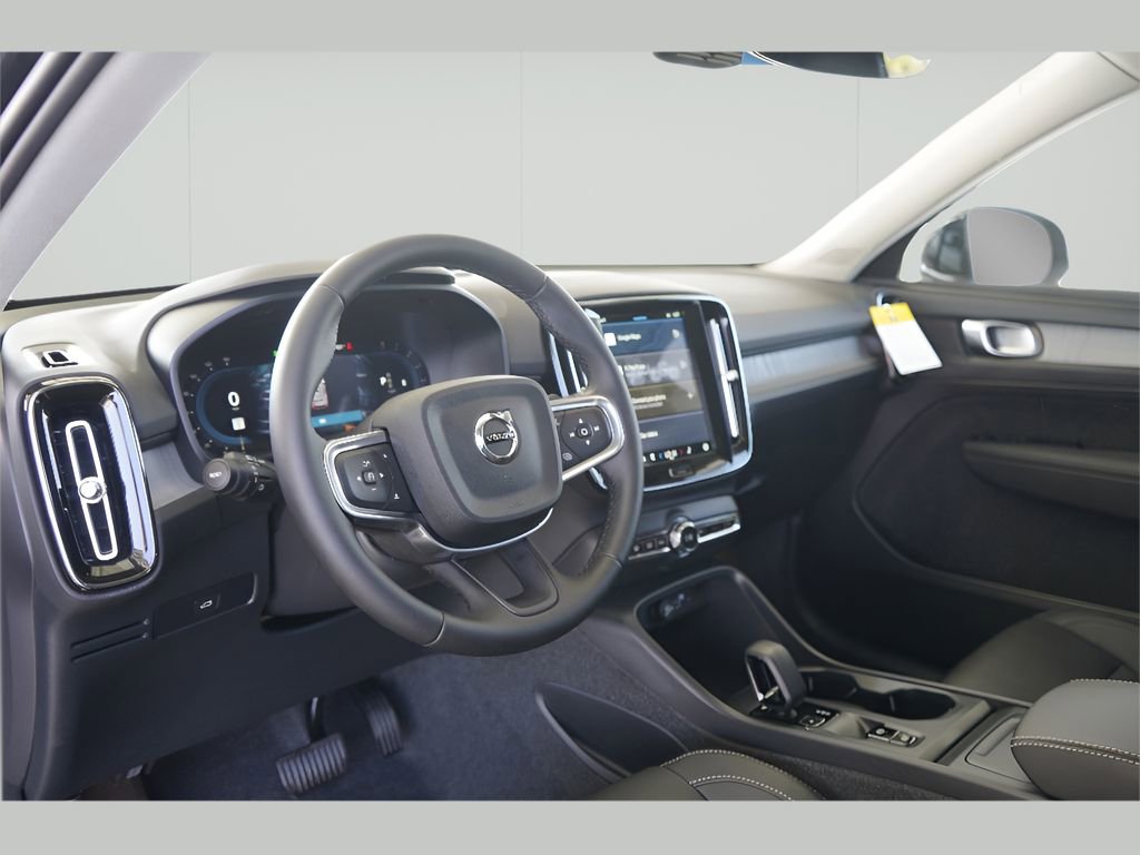 New 2025 Volvo XC40 B5 Core w/ Protection Package Premier image 16