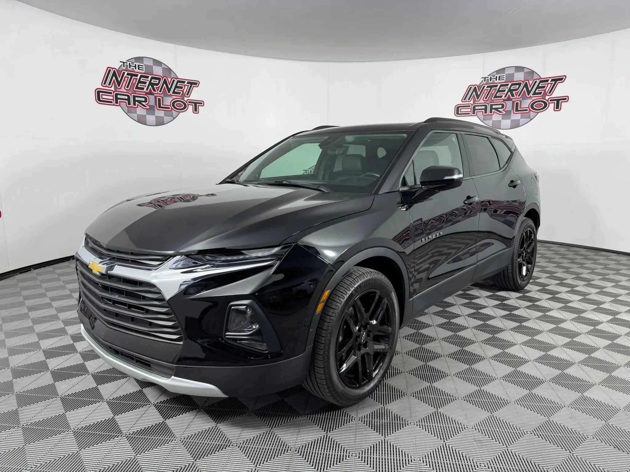 Used 2020 Chevrolet Blazer LT w/ Sound & Technology Package FWD image 3