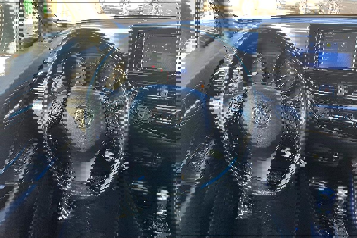 Used 2018 Toyota C-HR XLE image 21