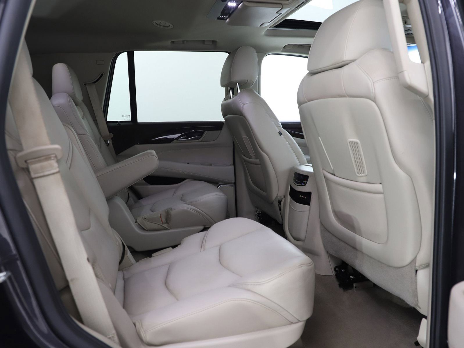 Used 2016 Cadillac Escalade Luxury image 16