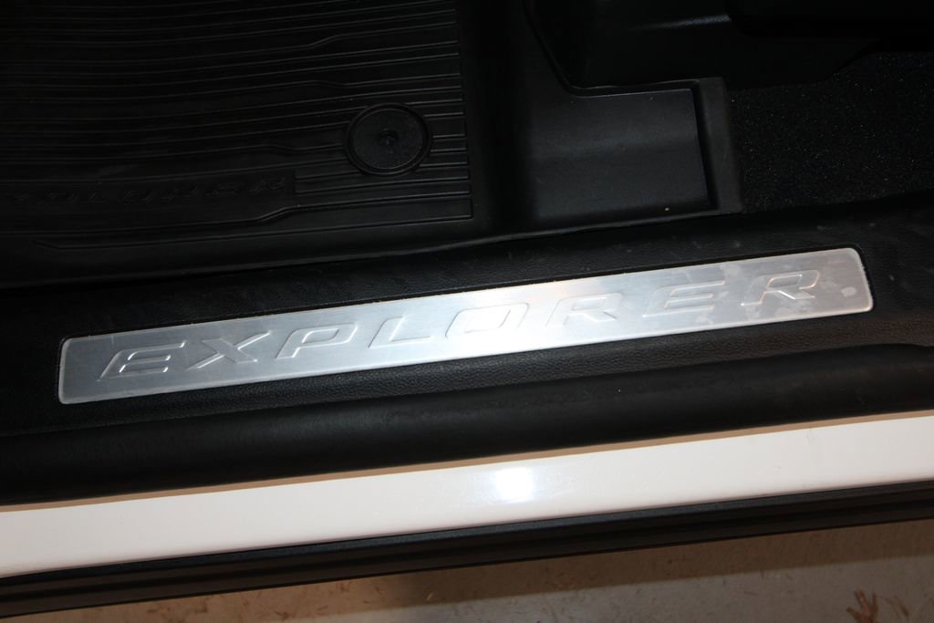 Used 2023 Ford Explorer Limited w/ Limited Technology Package image 7