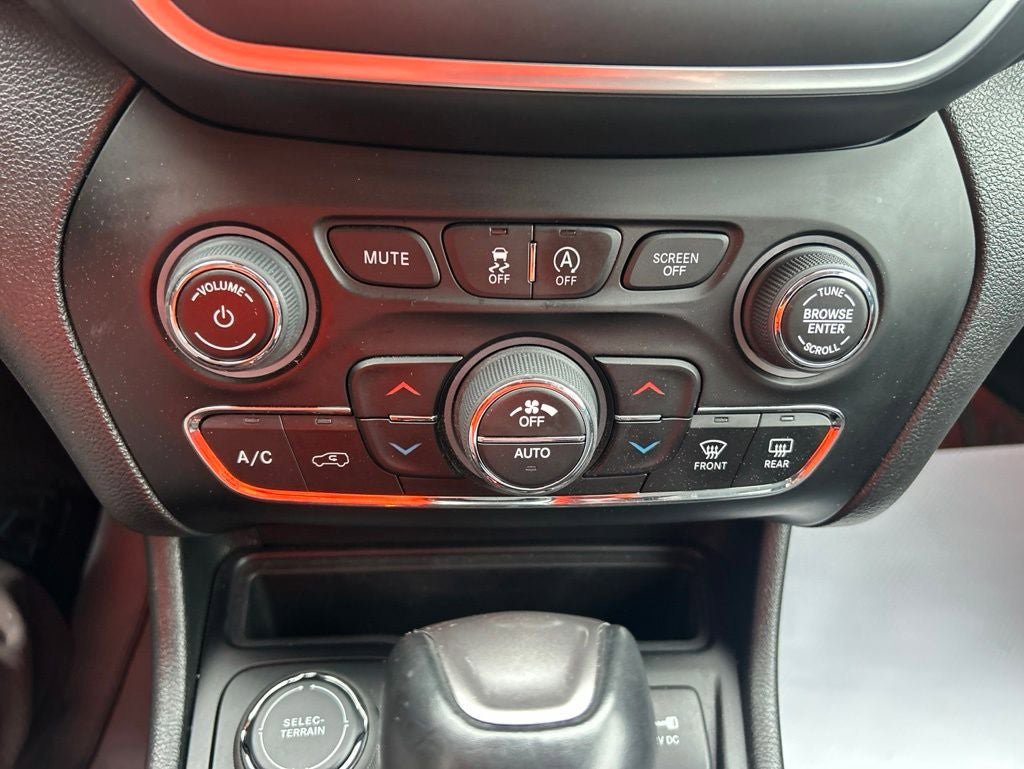 Used 2023 Jeep Cherokee Altitude Lux AWD/4WD image 18