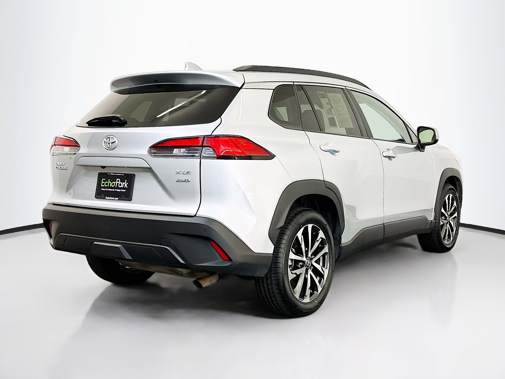 Used 2024 Toyota Corolla Cross XLE w/ Convenience Package image 9