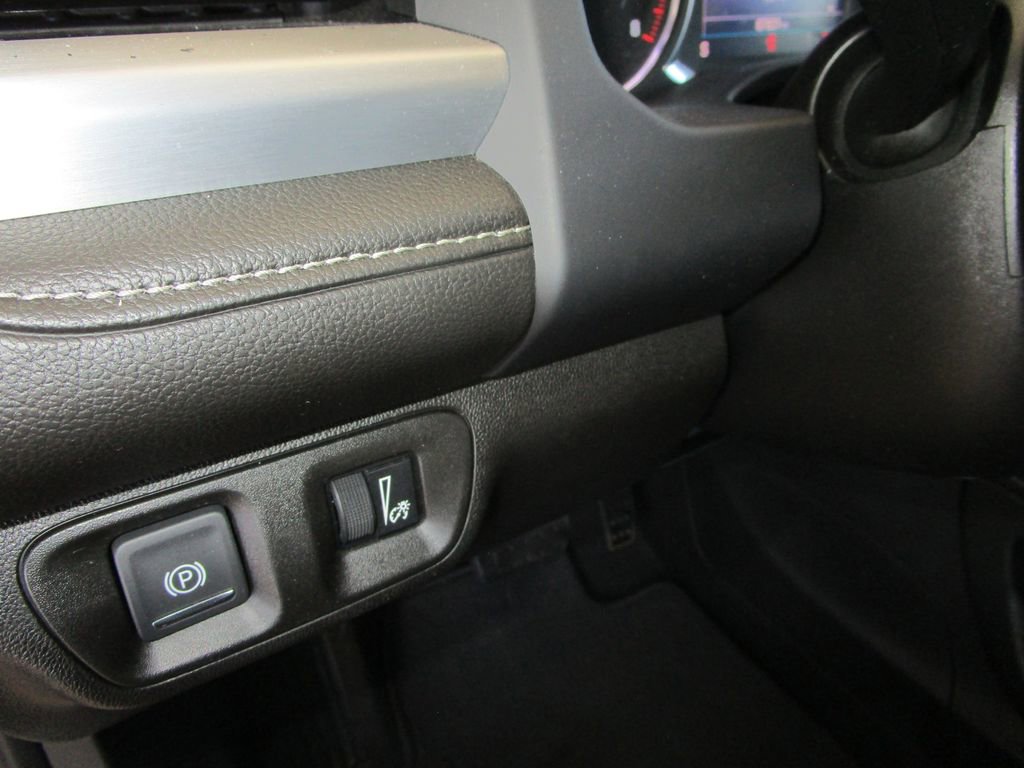 Used 2021 GMC Acadia SLE image 26