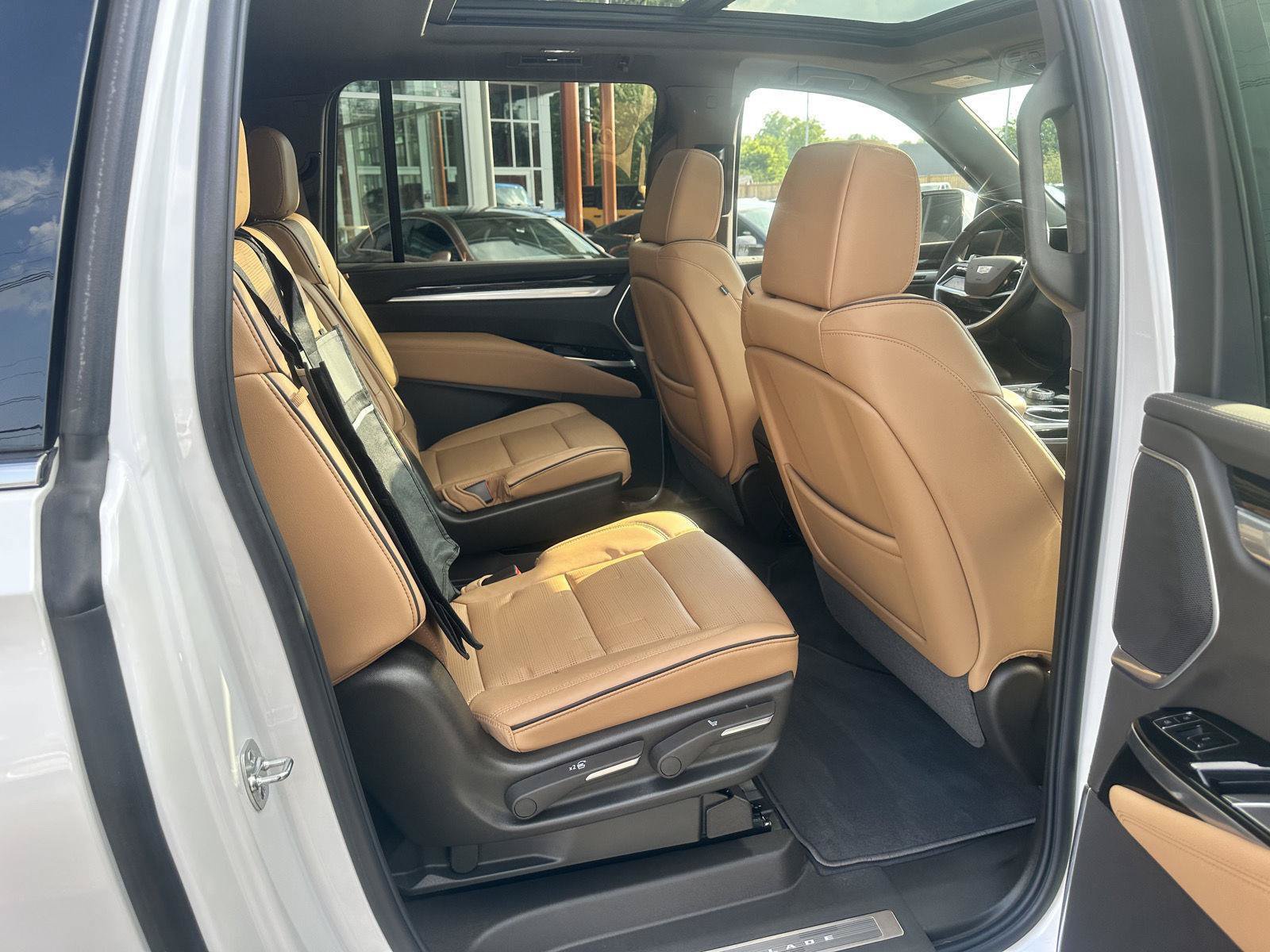 Used 2025 Cadillac Escalade ESV Premium Luxury w/ LPO, Radiant Package AWD/4WD image 13