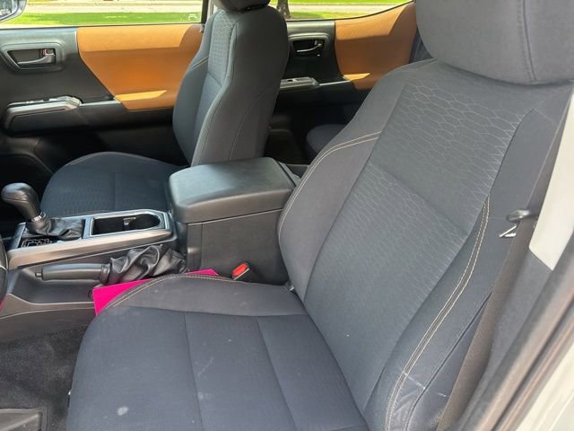 Used 2019 Toyota Tacoma SR5 AWD/4WD image 25