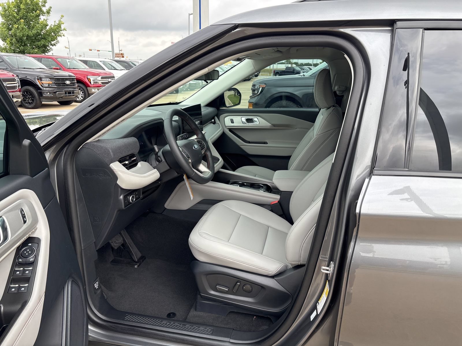 New 2026 Ford Explorer Active w/ Active Comfort Package RWD image 16