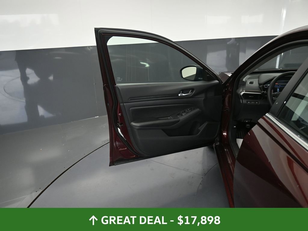 Used 2024 Nissan Altima 2.5 SV image 25