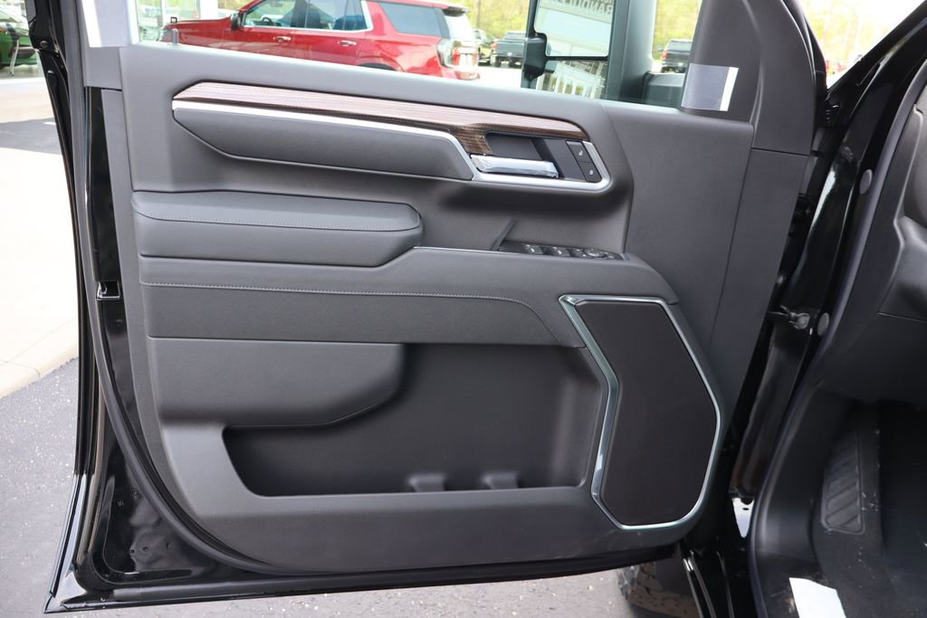 New 2026 Chevrolet Silverado 3500 LT AWD/4WD image 4