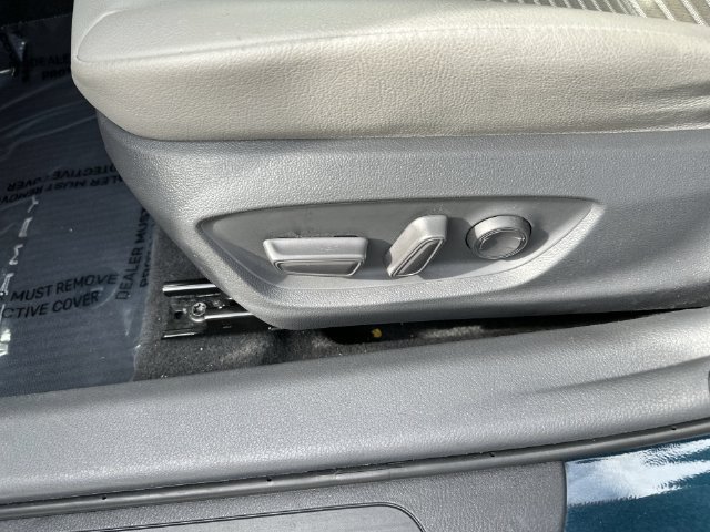 Used 2019 Toyota Camry SE FWD image 12