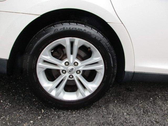 Used 2014 Ford Taurus SEL w/ Equipment Group 201A FWD image 11