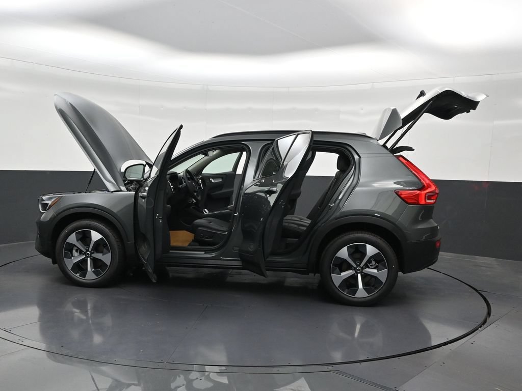 New 2026 Volvo XC40 B5 Plus w/ Climate Package AWD/4WD image 32