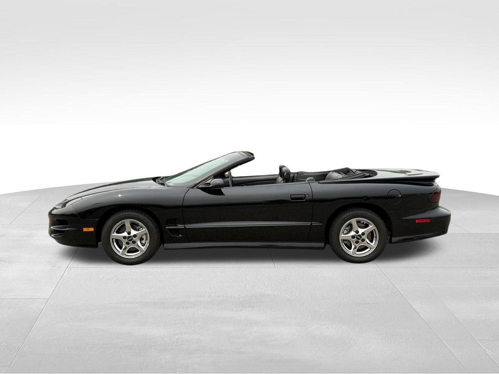 Used 2002 Pontiac Firebird Trans Am RWD image 2