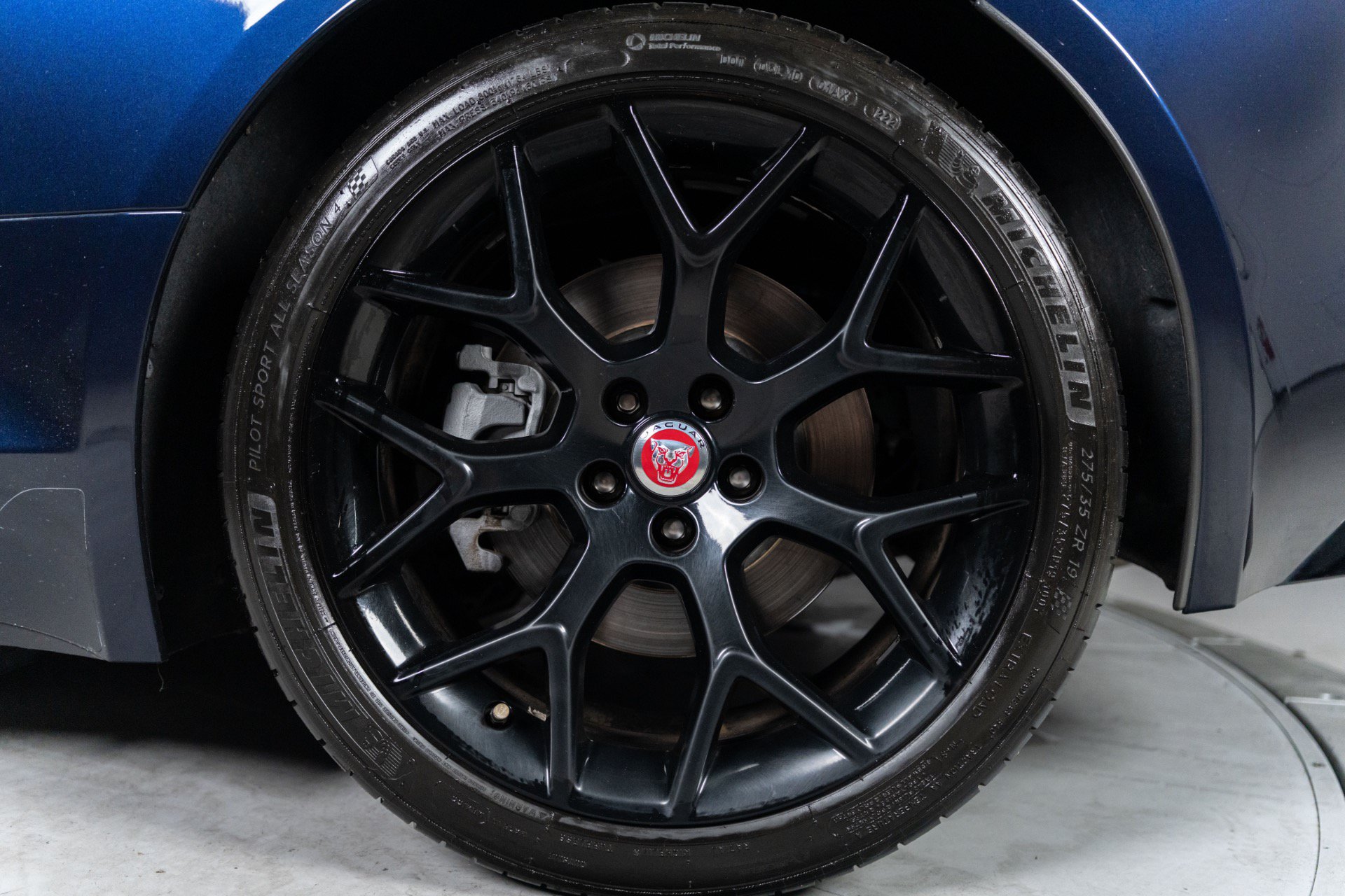 Used 2018 Jaguar F-TYPE Coupe RWD image 12