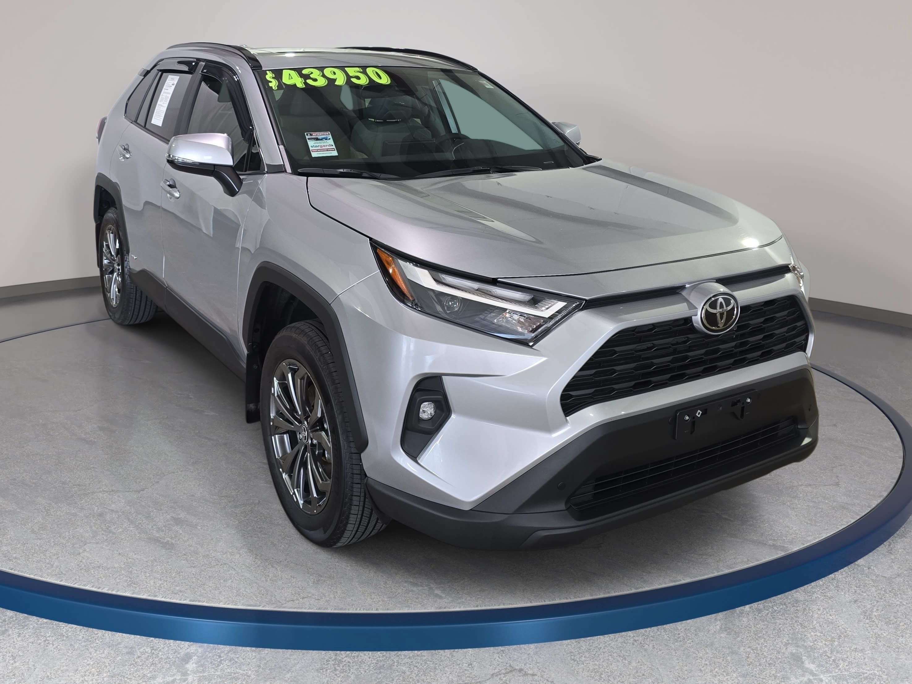 Used 2025 Toyota RAV4 XLE Premium AWD/4WD image 4