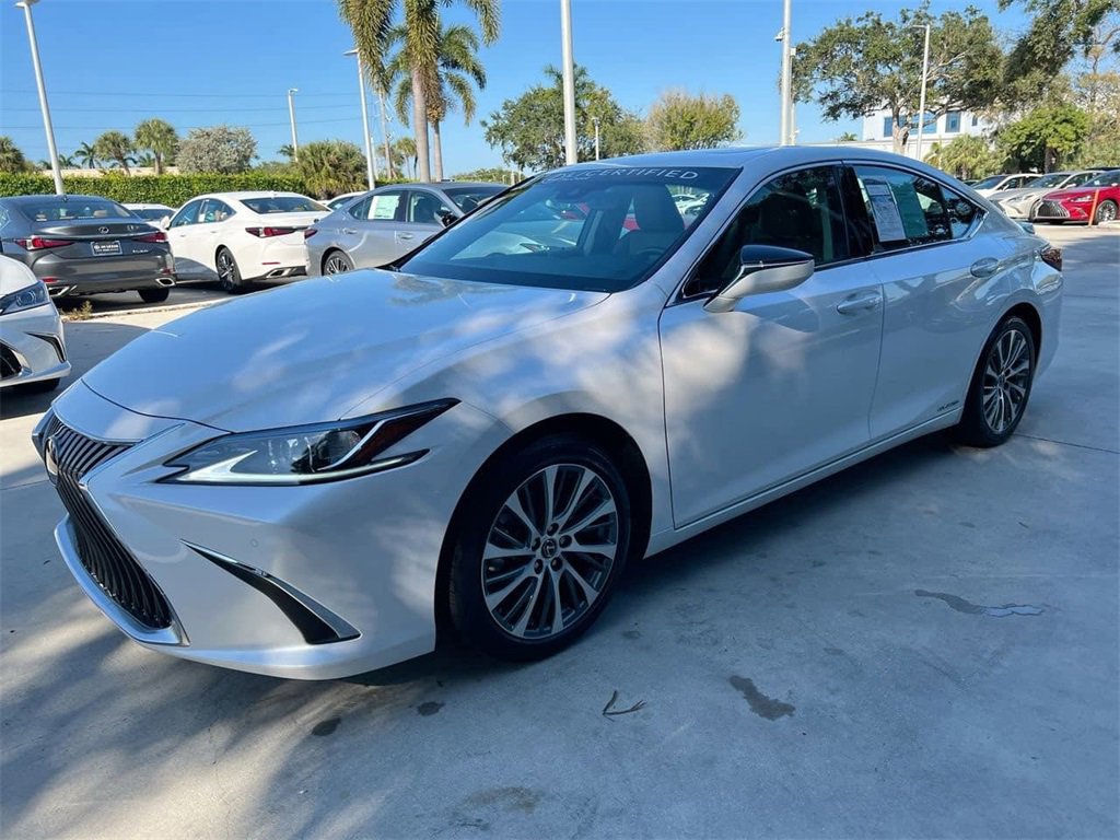 Certified 2020 Lexus ES 300h w/ Premium Package image 3