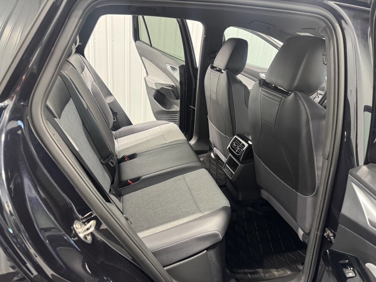 Used 2023 Volkswagen ID.4 S image 29