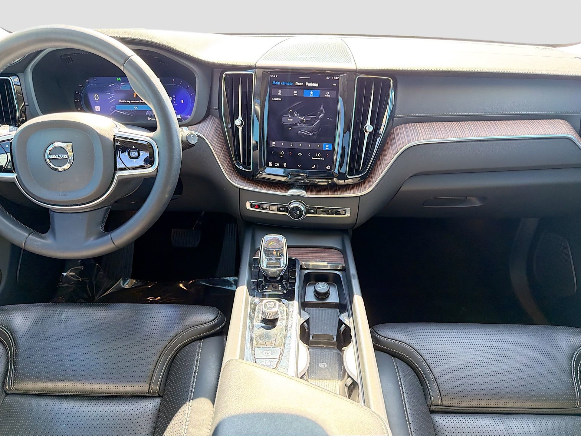 Used 2023 Volvo XC60 B5 Ultimate w/ Climate Package image 20