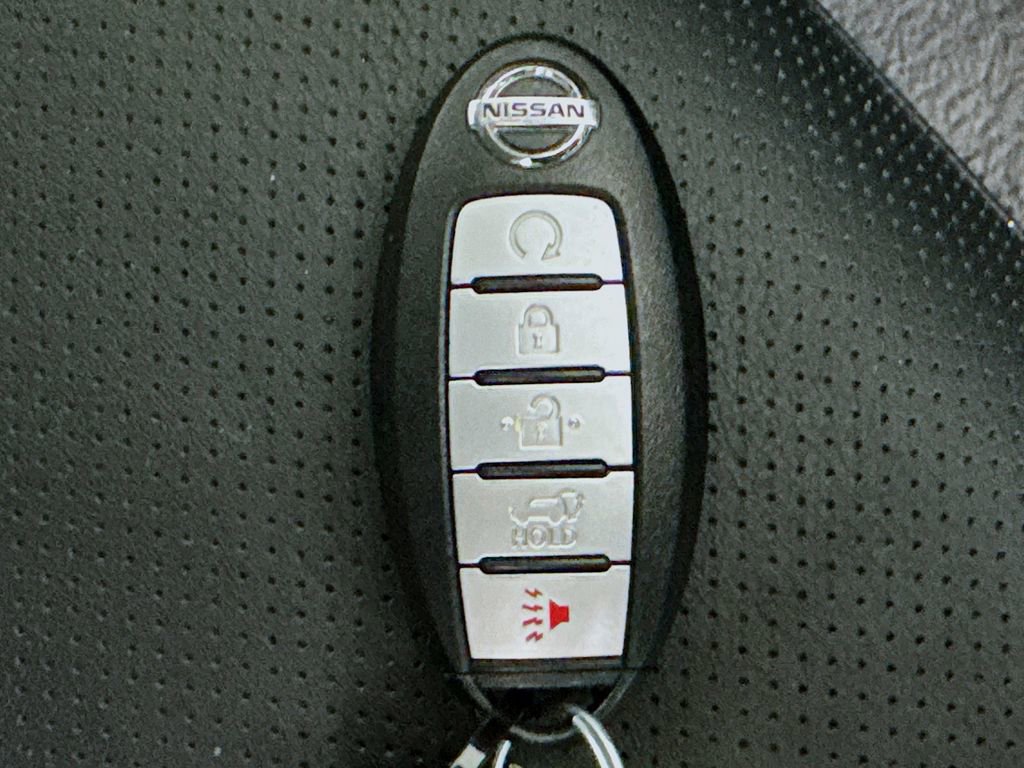 Used 2017 Nissan Rogue SL FWD image 39