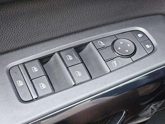 Used 2025 Nissan Pathfinder SV FWD image 22