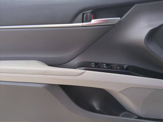 Used 2018 Toyota Camry SE FWD image 8