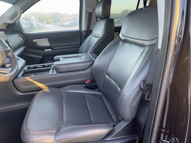 Used 2025 Ford Expedition Active image 9