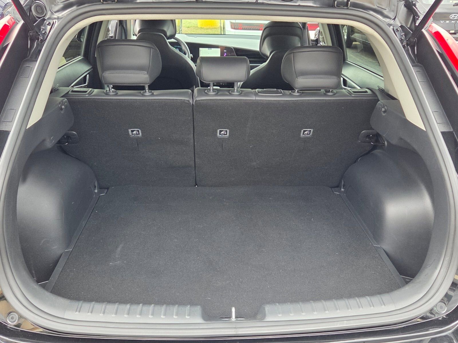 Used 2023 Kia Niro EX Touring image 12