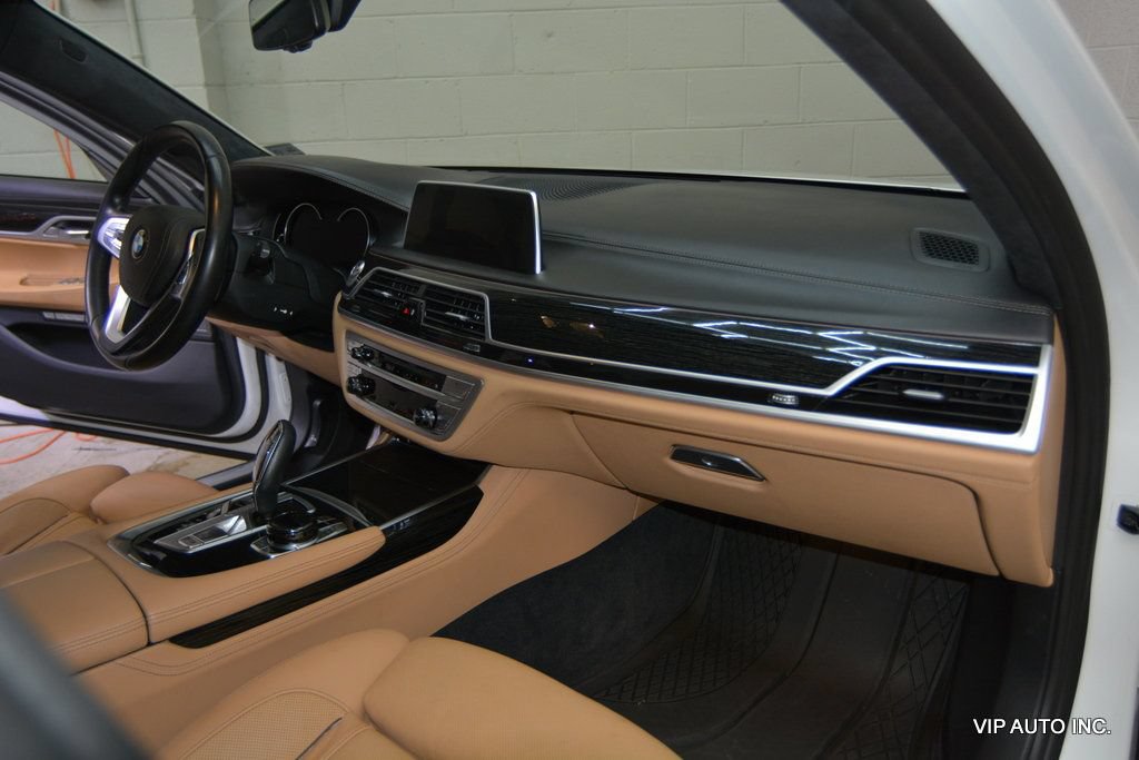 Used 2017 BMW 750i xDrive AWD/4WD image 12