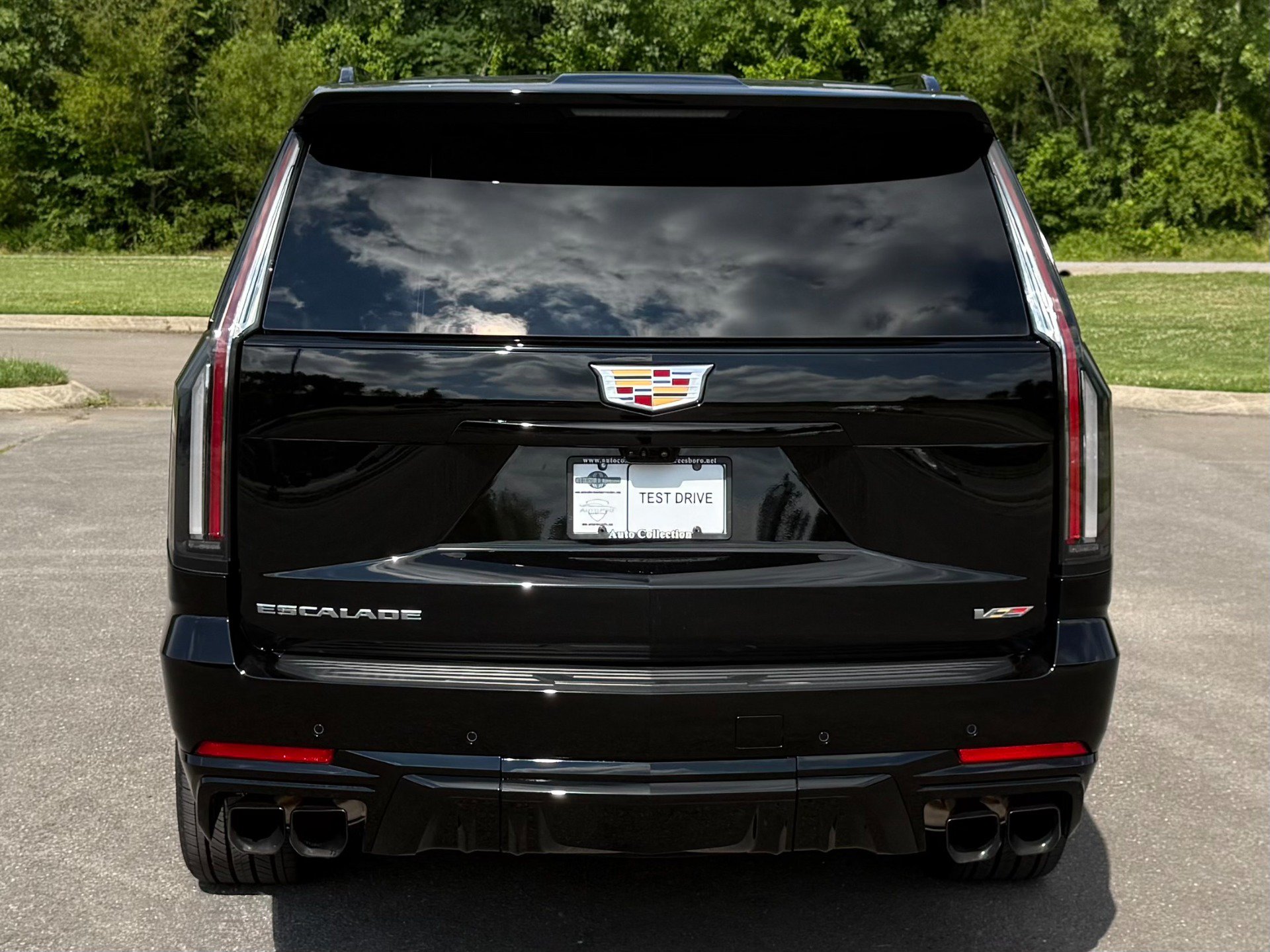 Used 2025 Cadillac Escalade V AWD/4WD image 6