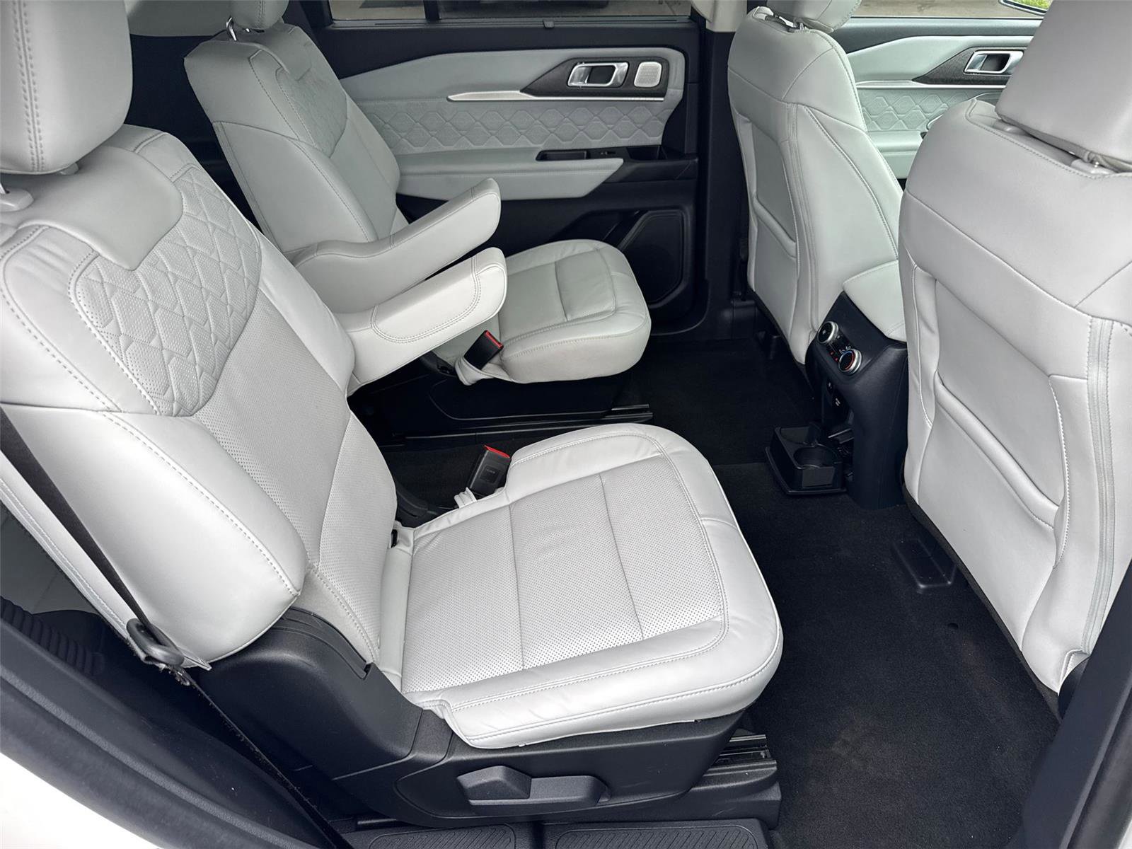 Certified 2025 Ford Explorer Platinum w/ Ultimate Package AWD/4WD image 19