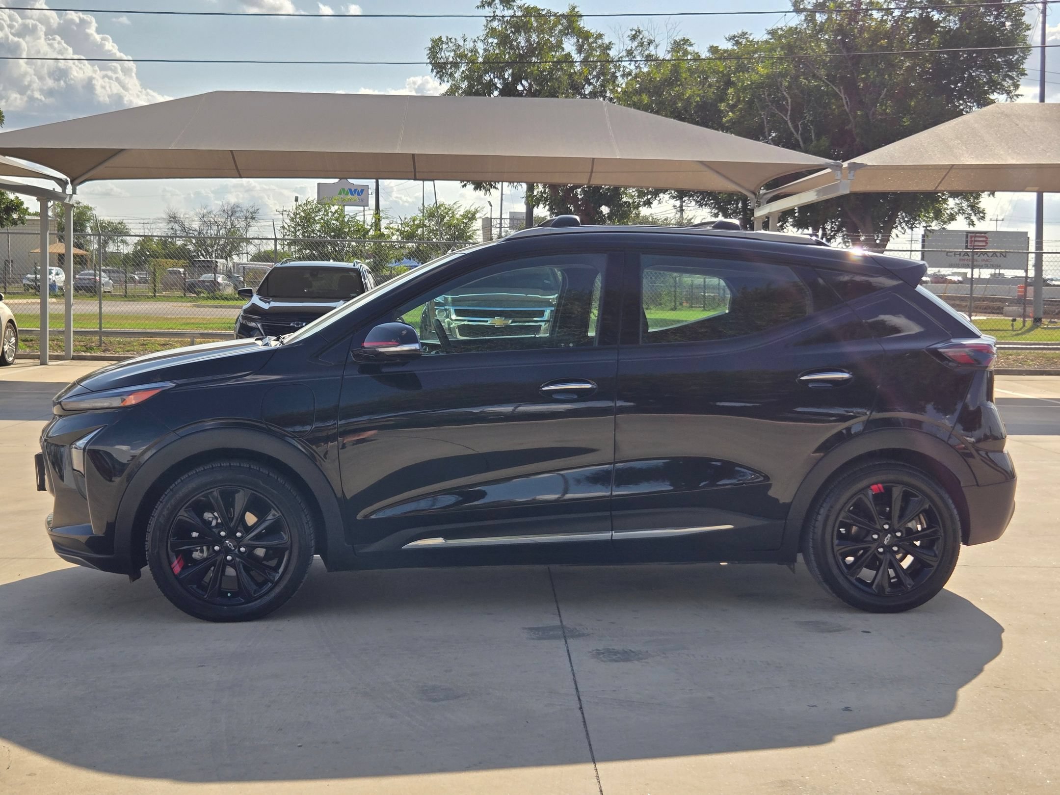 Certified 2023 Chevrolet Bolt EUV Premier w/ Sun & Sound Package FWD image 4