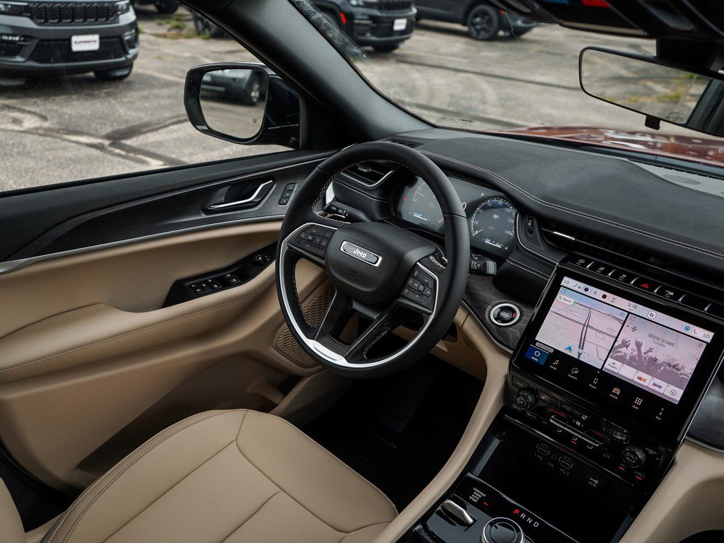 New 2025 Jeep Grand Cherokee Limited w/ Trailer Tow Package image 13