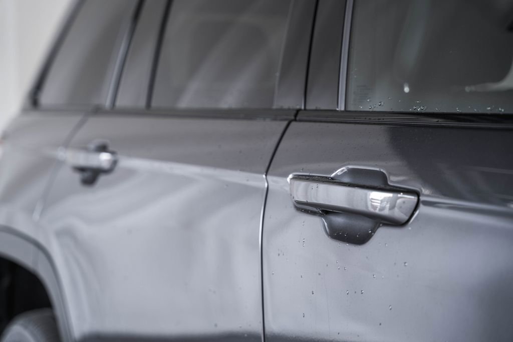 New 2025 Jeep Grand Cherokee Altitude image 15