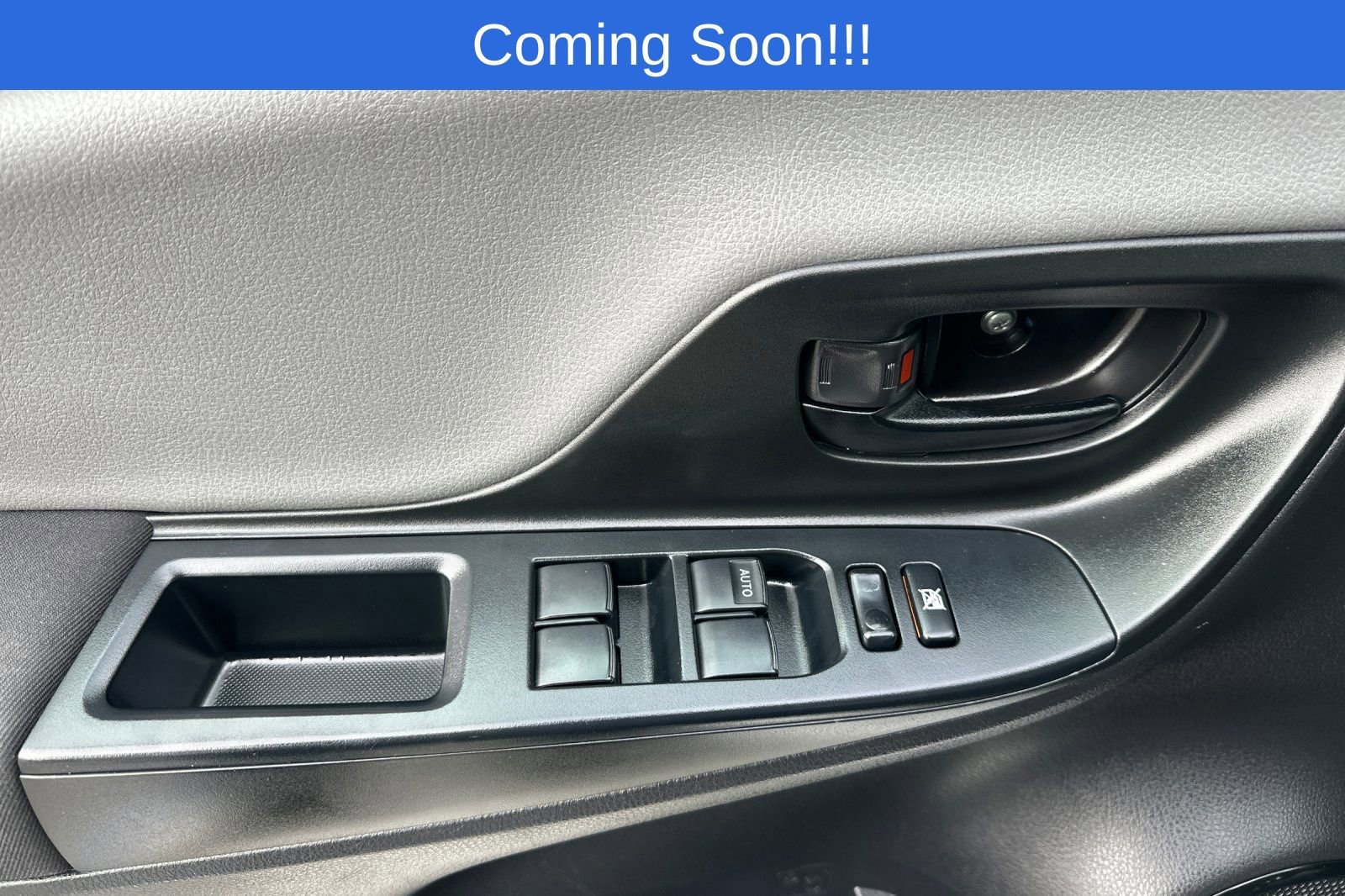 Used 2015 Toyota Yaris L image 11