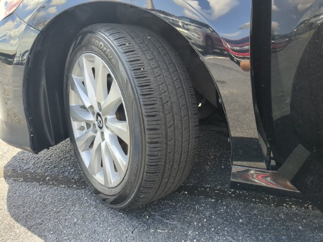 Used 2019 Toyota Camry LE FWD image 34