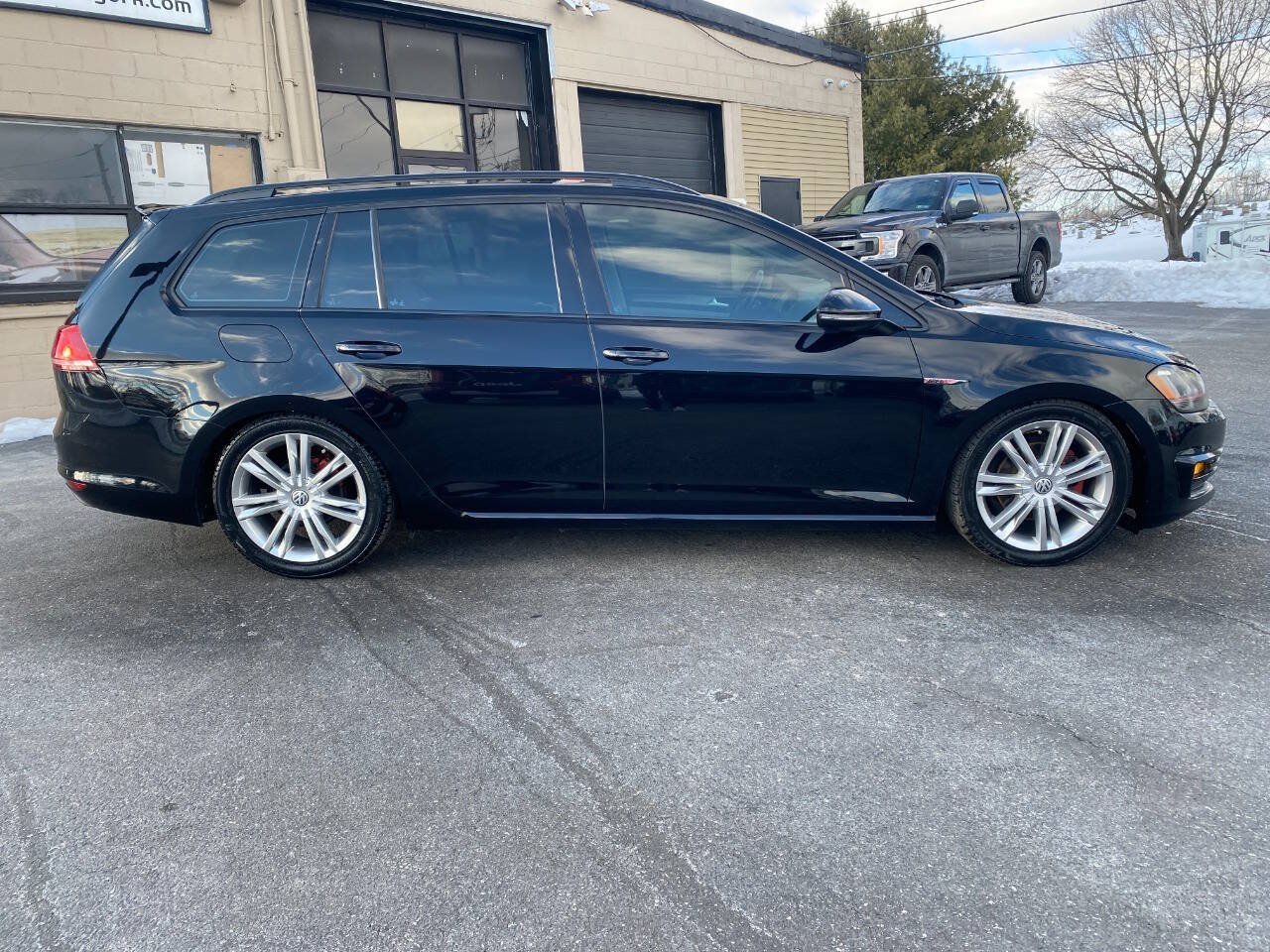 Used 2015 Volkswagen Golf TDI SE FWD image 2