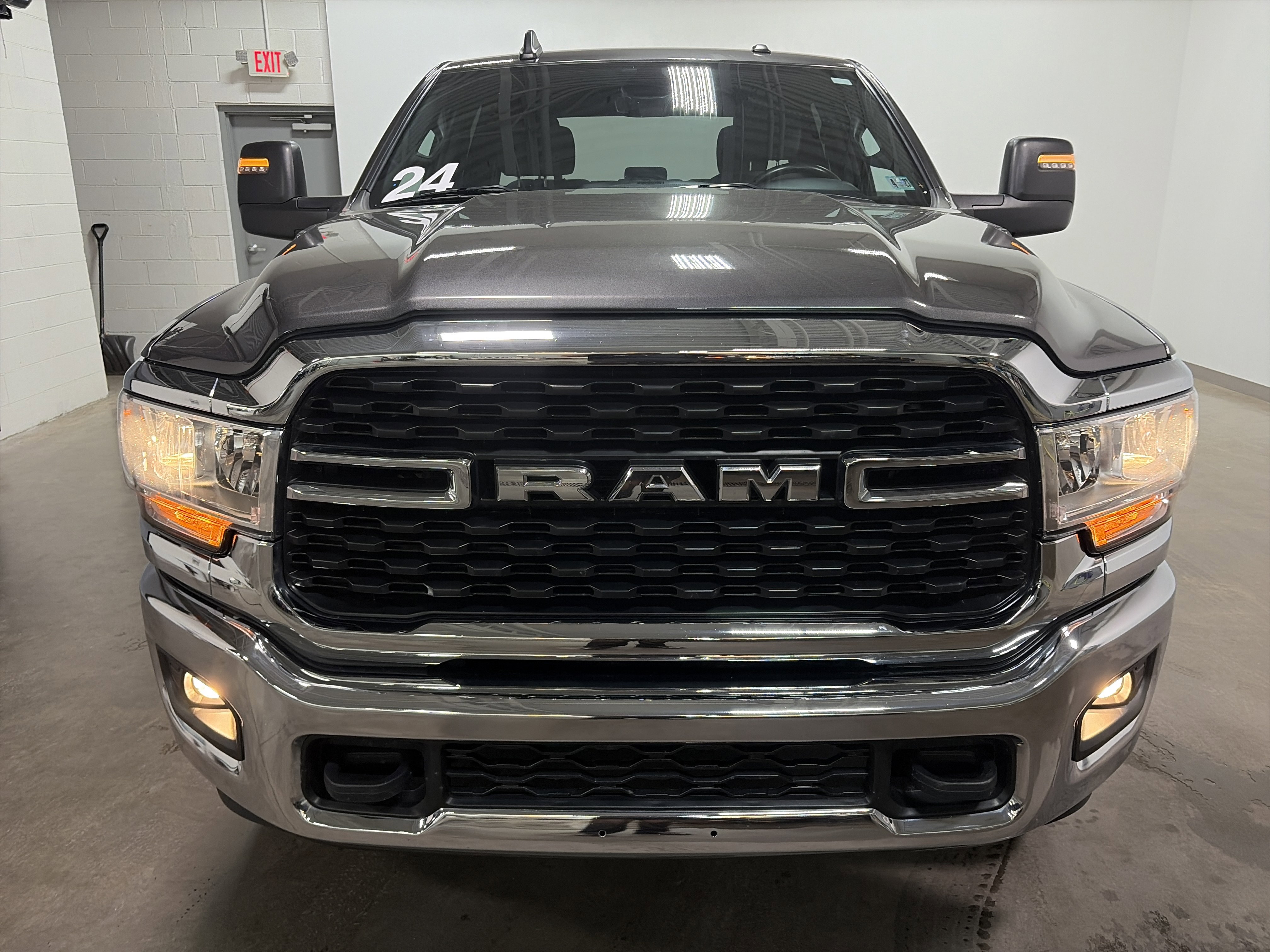 Used 2024 RAM 2500 Big Horn AWD/4WD image 36