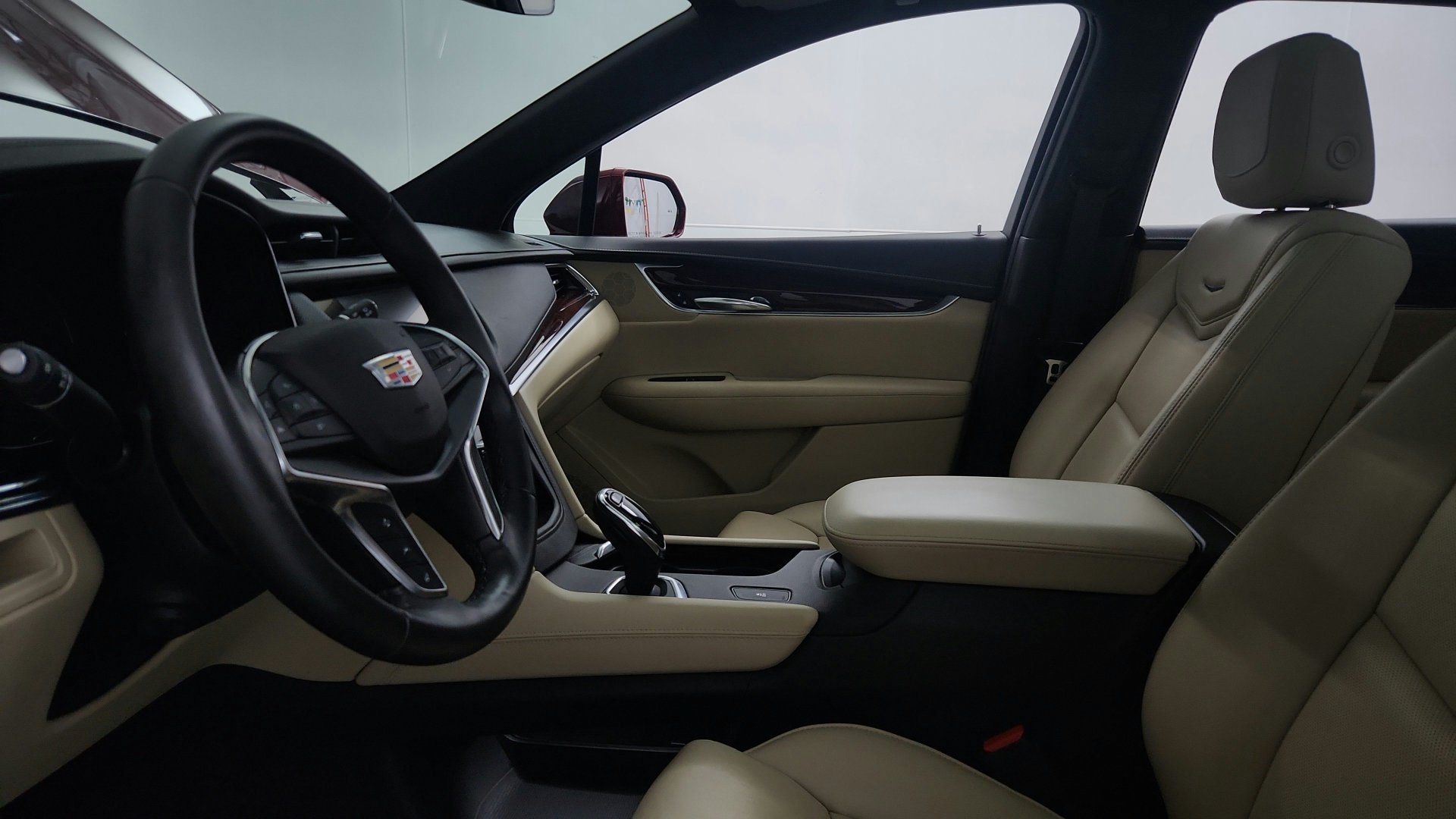 Used 2018 Cadillac XT5 Luxury w/ Driver Awareness Package FWD image 17