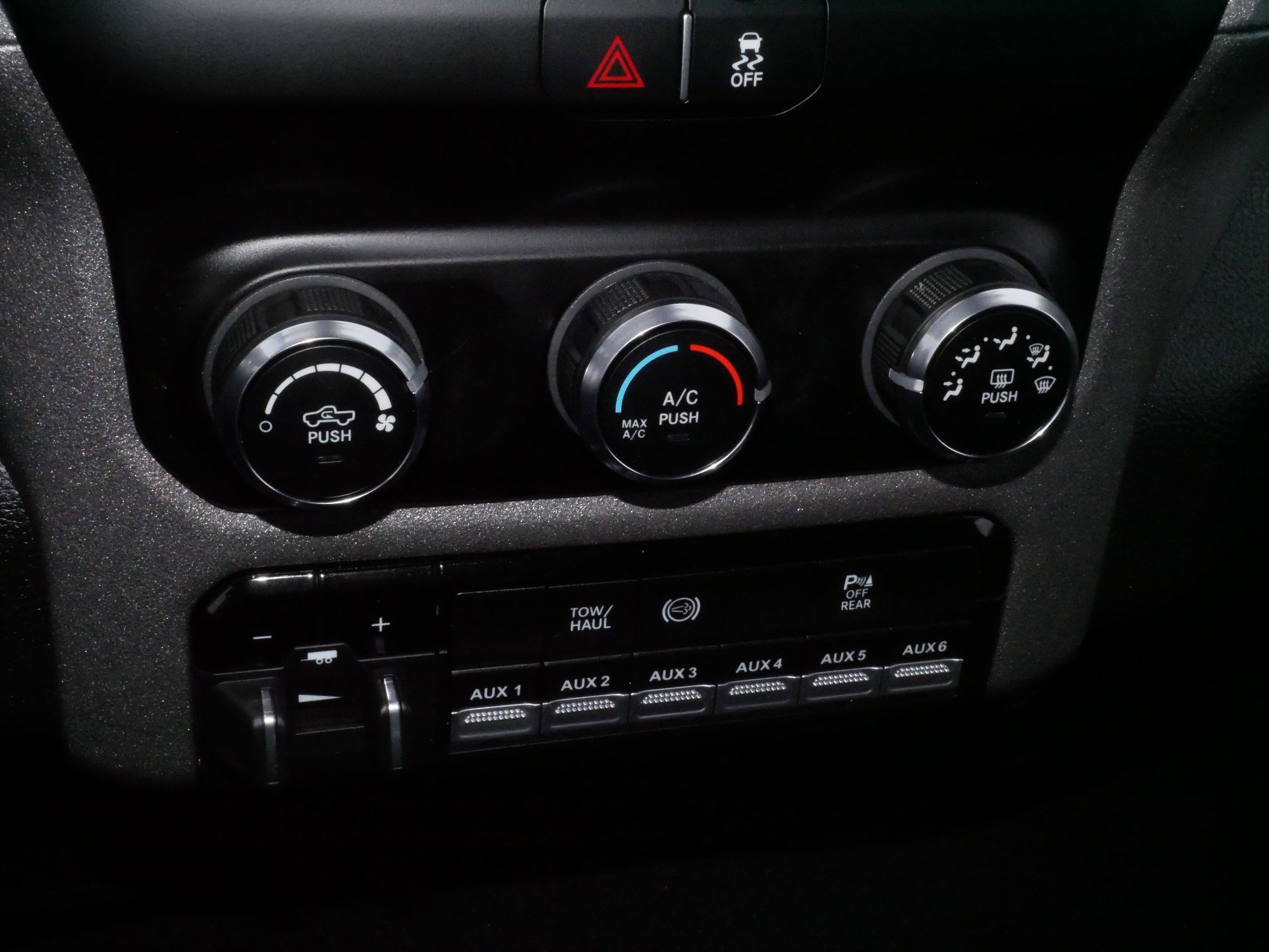 Used 2024 RAM 3500 Tradesman w/ Chrome Appearance Group image 23