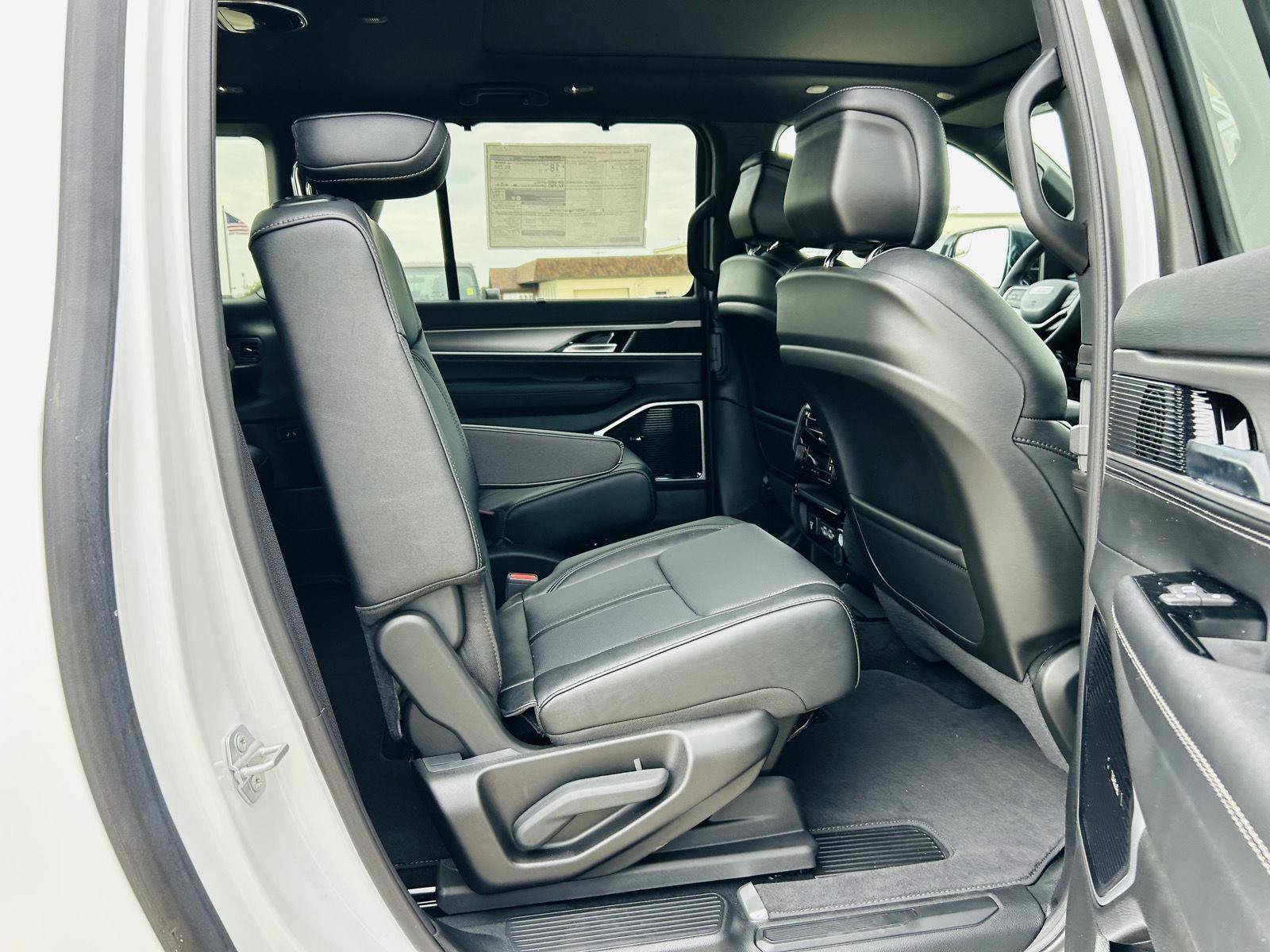 New 2026 Jeep Grand Wagoneer L Limited AWD/4WD image 37